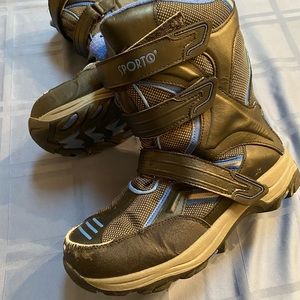 Snow boots, worn a few times. Good condition